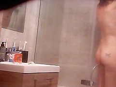 Spying my sister washing her slit