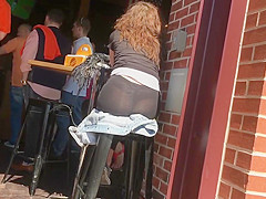 Candid a-hole in leeggings watch thru