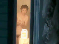 Neighbour shower peep