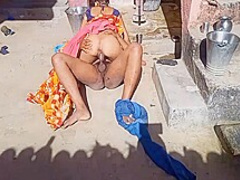 Deshi Village Bhabhi Outdoor Hindi Sex