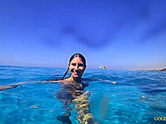 A Russian Hotty With A Breathtaking Body Swim With Gold Teachers