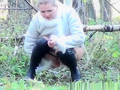 2 honeys take a pee outdoors in public