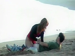 Teenage pair got lewd on a beach
