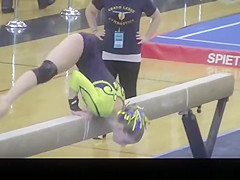 Gymnastic gal with hawt body