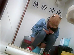 Pokemon coach caught whilst tinkling