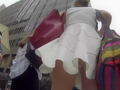 Creepshot of nifty gazoo in upskirt