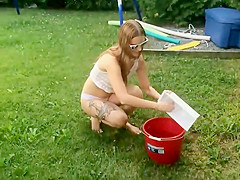 Quirky cutie does an ice bucket defiance