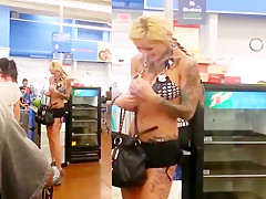 Seminua no walmart - stripper cutie in walmart