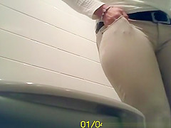 hidden WC spy livecam peeing dilettante