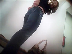 Spy Webcam Shows Voyeur Clip