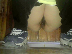 See 3 Chinese cuties trickling in shitter