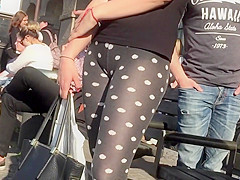 Angels flashing scones in concert