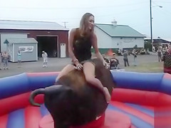 Bull ride uncovers the beauty's bawdy cleft