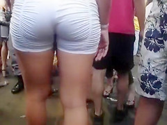 Large Brazilian booty in fantastic white shorts