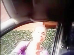 Stranger acquires in the car to give him a tugjob