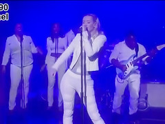 Iggy Azalea and her outstanding large a-hole on stage