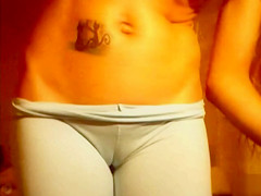 Cam star with fantastic cameltoe in close up