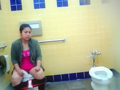 Curvy mama piddles in the public lavatory