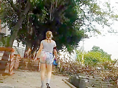 Loira tesuda saindo da academia