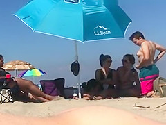 Good reaction of honeys to a chap cumming with no hands