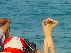 Voyeur UNDRESSED Beach Amateurs Hotties Spy Clip
