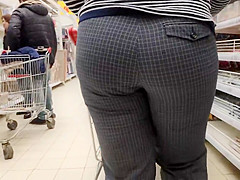 Pretty soaked a-hole aged mommy very palatable bulges in constricted pan